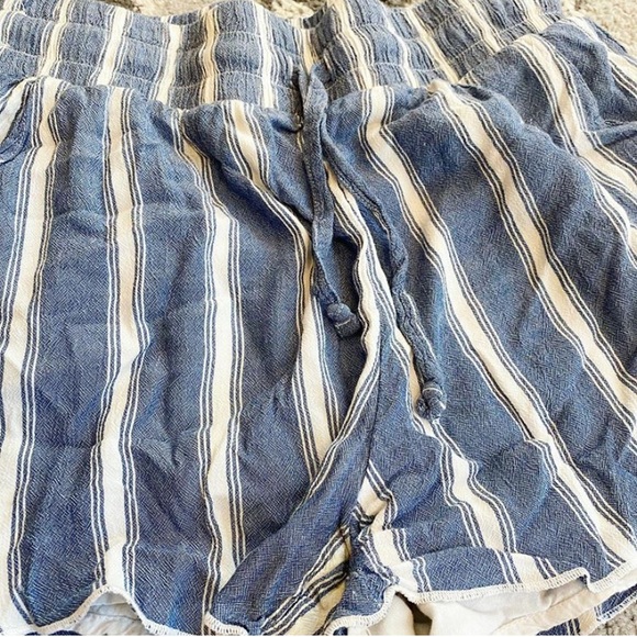Light blue and white striped shorts - Picture 2 of 4